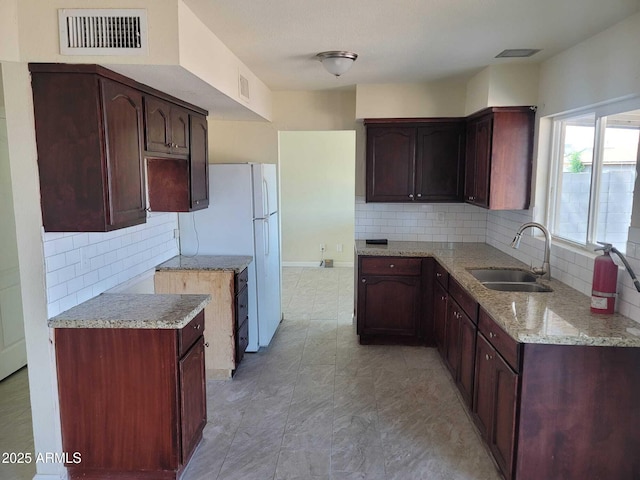 kitchen with visible vents, a sink, and decorative backsplash