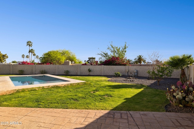 6761 E Juniper Ave, Scottsdale, AZ 85254 - view of swimming pool featuring a yard, a fenced backyard, and a fenced in pool