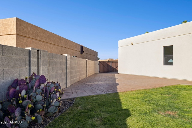 6761 E Juniper Ave, Scottsdale, AZ 85254 - view of yard with fence and a patio