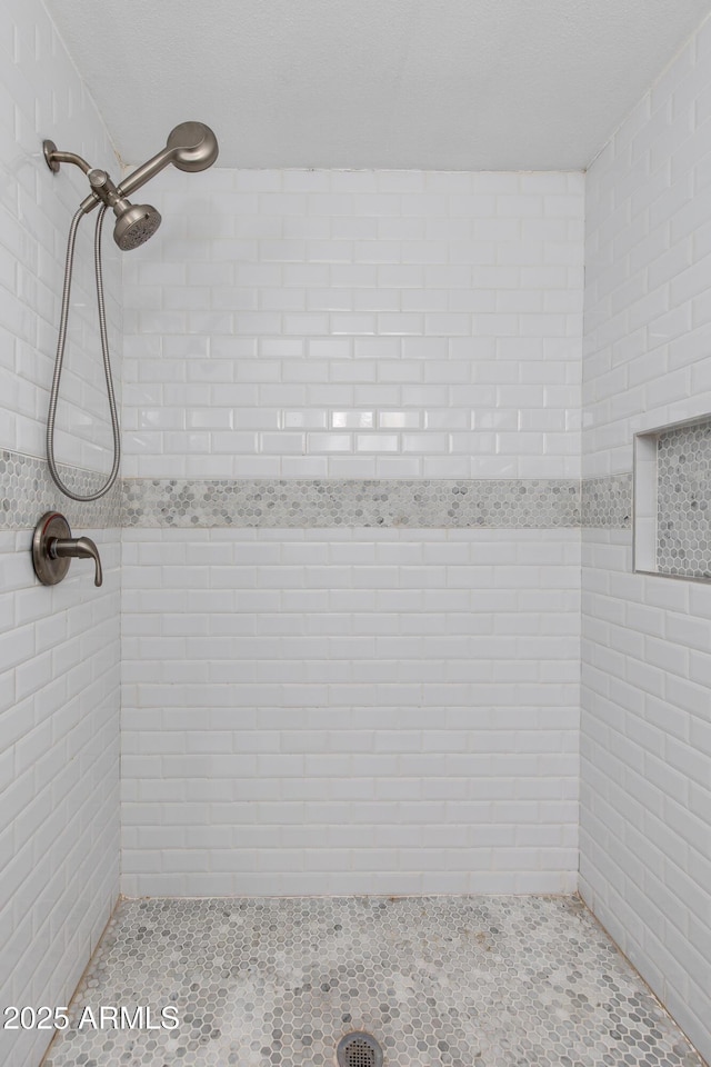 1820 W Seldon Way, Phoenix, AZ 85021 - full bathroom featuring a tile shower