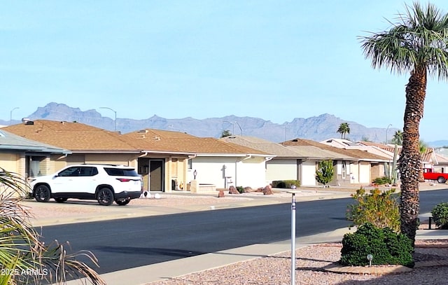 view of front of property featuring a mountain view