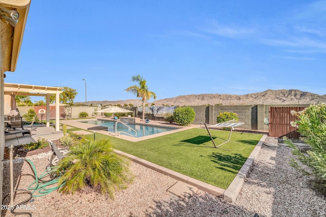 3125 W Desert Ln, Laveen, AZ 85339 - view of swimming pool featuring a fenced backyard, a patio area, and a mountain view