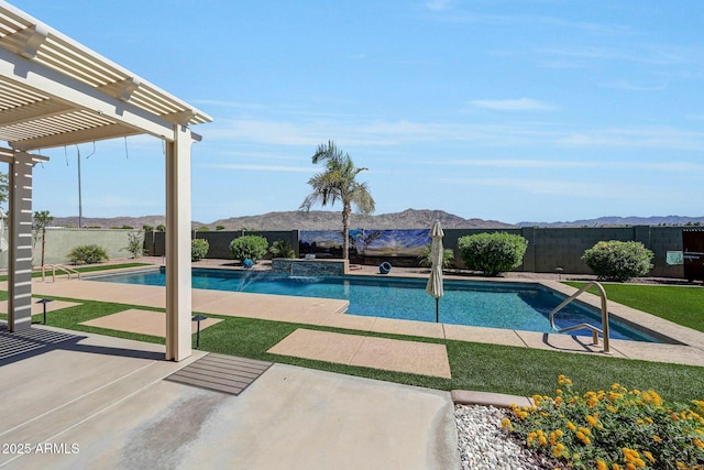 3125 W Desert Ln, Laveen, AZ 85339 - view of swimming pool with a pergola, a fenced backyard, a mountain view, and a patio