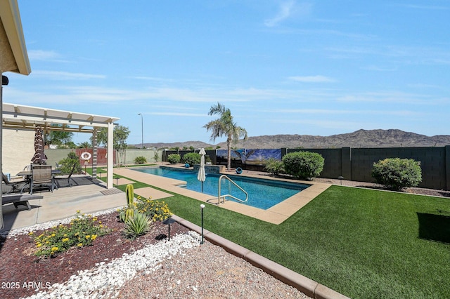 3125 W Desert Ln, Laveen, AZ 85339 - view of swimming pool featuring a fenced backyard, a patio, and a mountain view