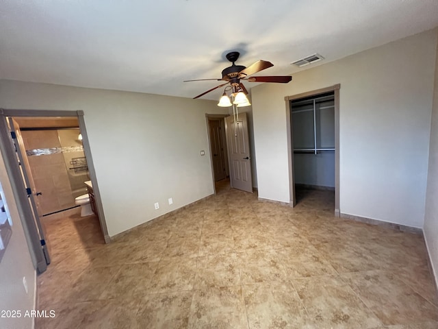 unfurnished bedroom featuring ensuite bathroom, ceiling fan, and a closet