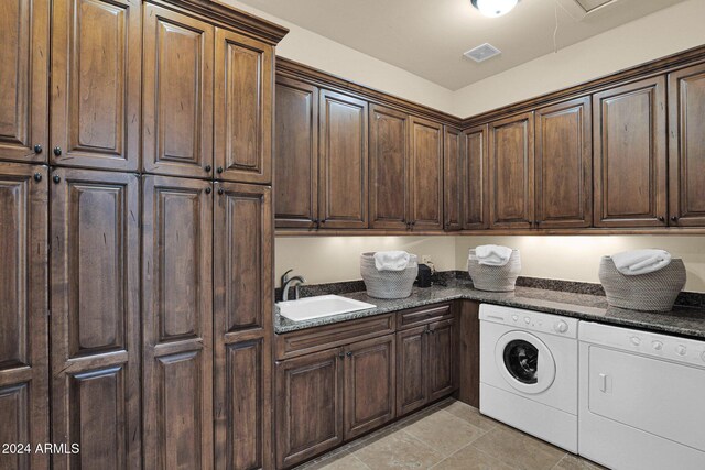 empty room with sink, ceiling fan, crown molding, and dark wood-type flooring