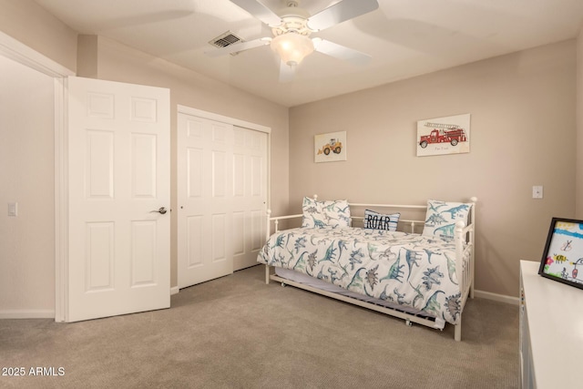 bedroom featuring ceiling fan, a closet, and carpet