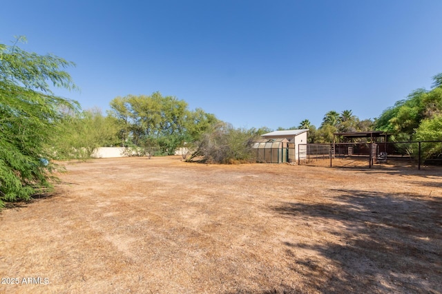 view of yard with an outdoor structure