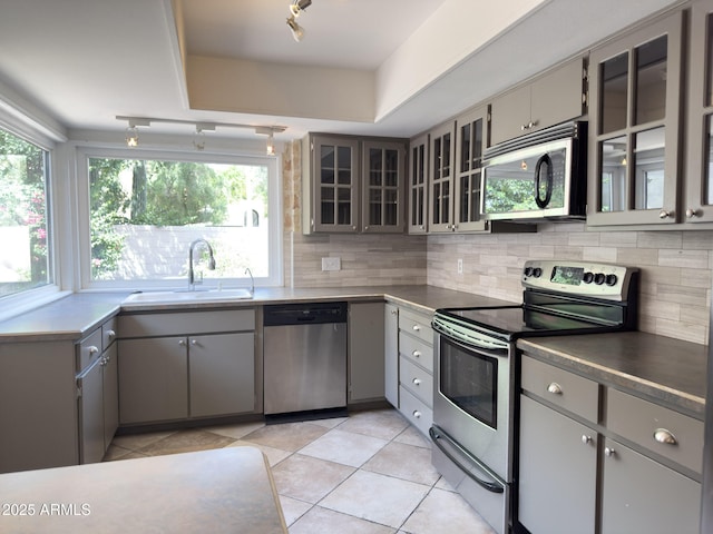 7770 E Camelback Rd Unit 23, Scottsdale, AZ 85251 - kitchen featuring stainless steel appliances, gray cabinetry, a sink, and healthy amount of natural light