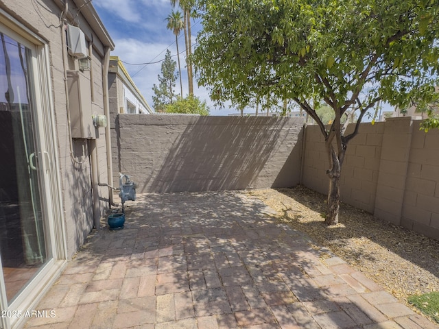 7770 E Camelback Rd Unit 23, Scottsdale, AZ 85251 - fenced backyard featuring a patio area