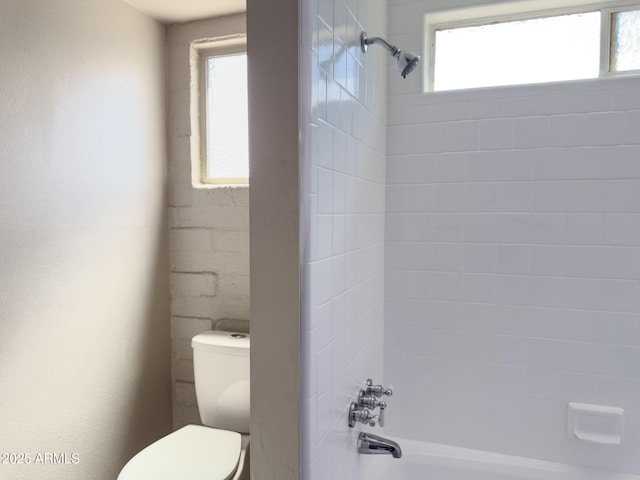7770 E Camelback Rd Unit 23, Scottsdale, AZ 85251 - full bath featuring bathtub / shower combination, toilet, and healthy amount of natural light