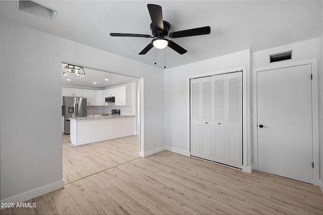 811 E Brown St, Phoenix, AZ 85020 - unfurnished living room featuring light wood-style floors, a ceiling fan, and recessed lighting