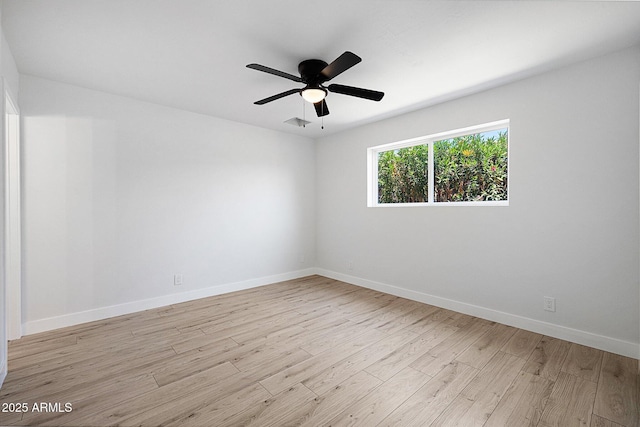 811 E Brown St, Phoenix, AZ 85020 - unfurnished room with light wood-style floors and ceiling fan
