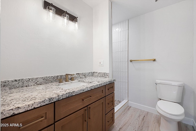 811 E Brown St, Phoenix, AZ 85020 - bathroom with vanity, wood finished floors, and tiled shower