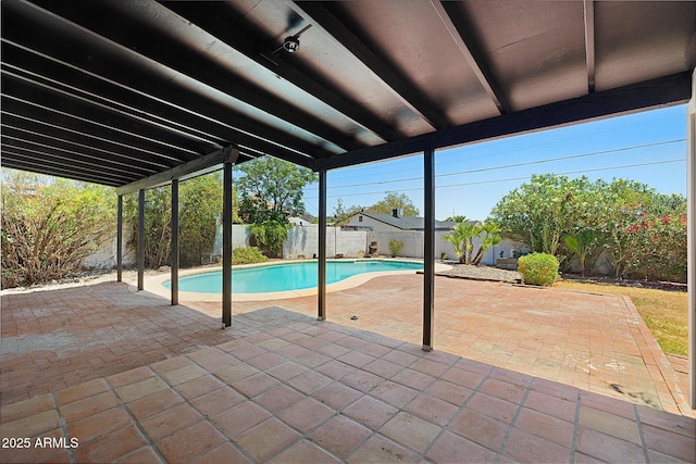 811 E Brown St, Phoenix, AZ 85020 - view of swimming pool featuring a patio area and a fenced backyard