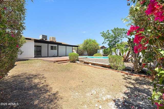 811 E Brown St, Phoenix, AZ 85020 - fenced backyard with a patio area