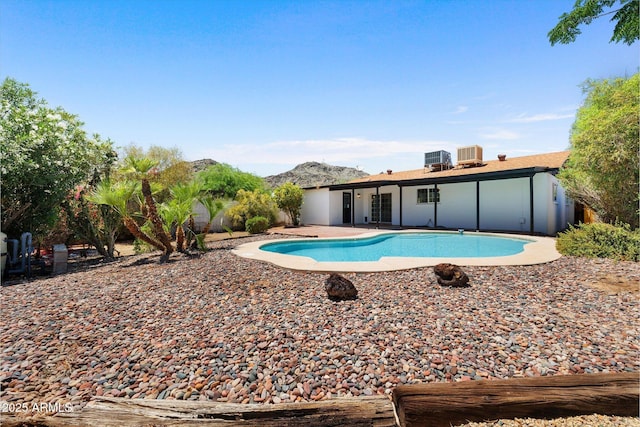 811 E Brown St, Phoenix, AZ 85020 - outdoor pool with a patio area and a mountain view