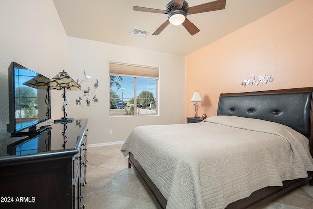 bedroom with ceiling fan