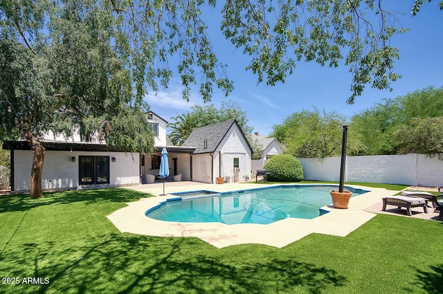 921 W Willetta St, Phoenix, AZ 85007 - view of swimming pool featuring french doors, a patio area, and a jacuzzi