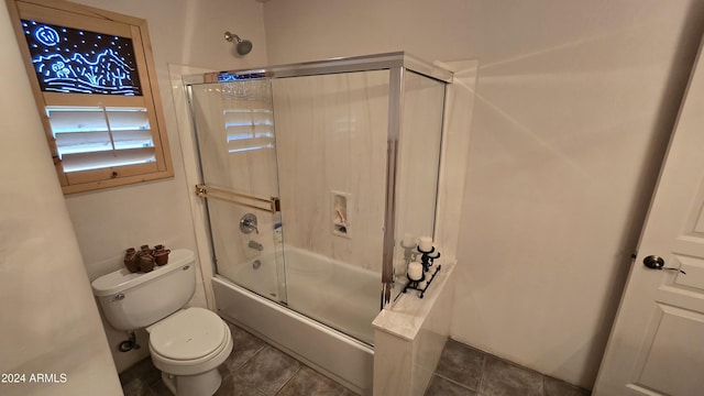 2926 W Tanya Trl, Phoenix, AZ 85086 - bathroom with enclosed tub / shower combo, toilet, and tile patterned flooring