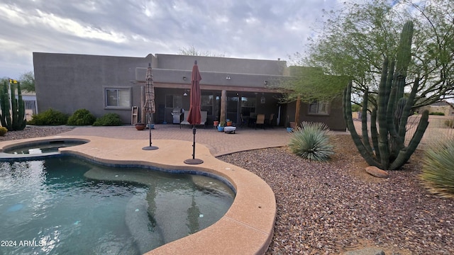 view of swimming pool with an in ground hot tub and a patio