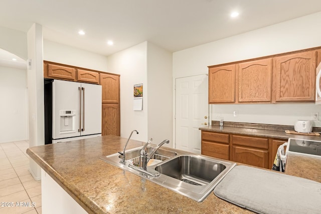 kitchen with white appliances, light tile patterned floors, a sink, and recessed lighting