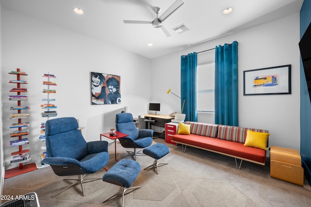 sitting room with ceiling fan