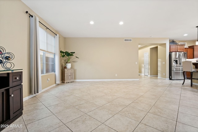 living area featuring baseboards, light tile patterned flooring, visible vents, and recessed lighting