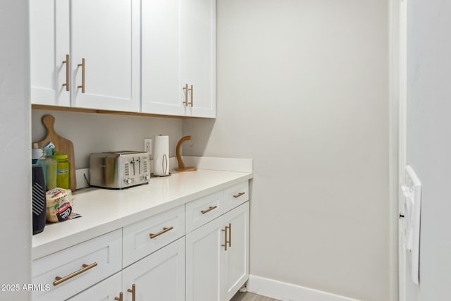 1702 W Glenrosa Ave, Phoenix, AZ 85015 - bar with baseboards