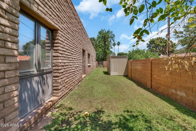 7037 N 11th Dr, Phoenix, AZ 85021 - view of yard