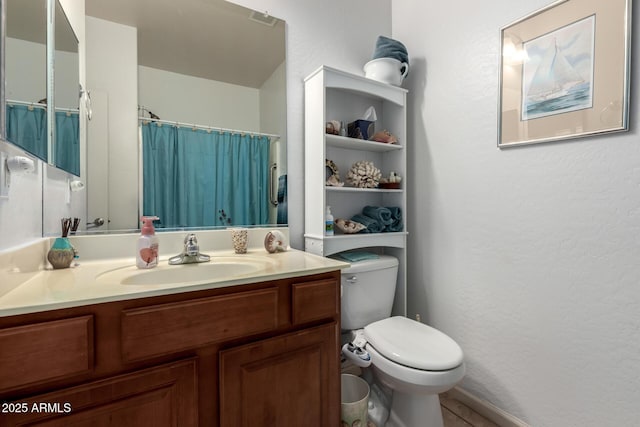 bathroom featuring a shower with curtain, vanity, and toilet