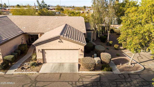 view of front facade featuring a garage