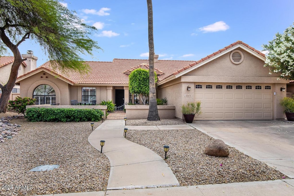 view of front of property featuring a garage