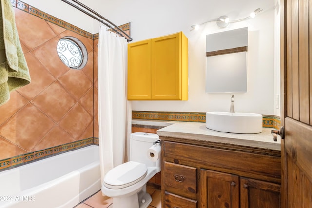 full bathroom featuring shower / tub combo with curtain, vanity, and toilet