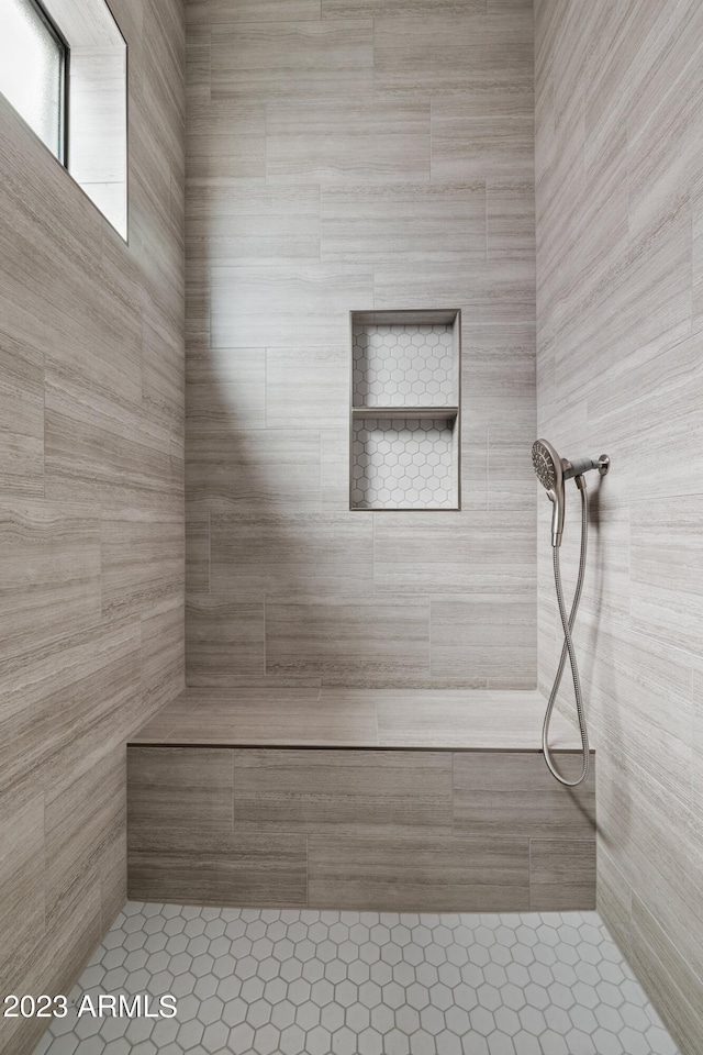 bathroom featuring tiled shower