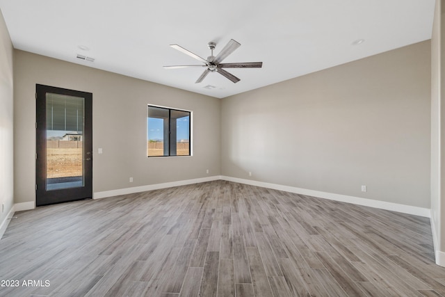 unfurnished room featuring light wood-type flooring and ceiling fan