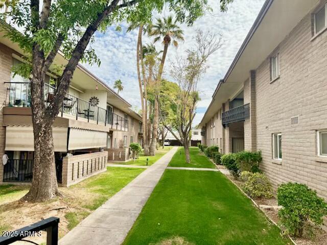 surrounding community featuring a residential view and a yard