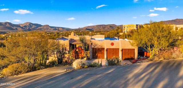 view of front of house featuring a mountain view