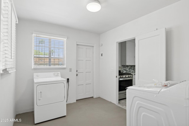 541 W Vernon Ave, Phoenix, AZ 85003 - washroom featuring separate washer and dryer and baseboards