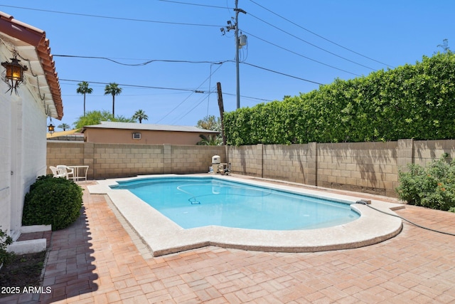 541 W Vernon Ave, Phoenix, AZ 85003 - view of swimming pool featuring a fenced backyard and a patio area