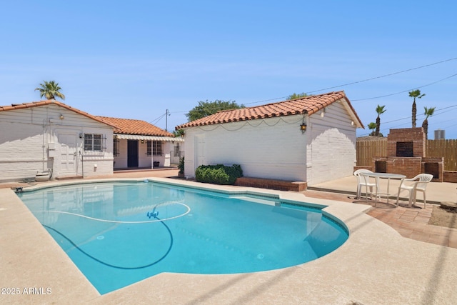 541 W Vernon Ave, Phoenix, AZ 85003 - view of pool featuring a patio area
