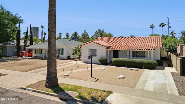 541 W Vernon Ave, Phoenix, AZ 85003 - ranch-style house featuring a tiled roof