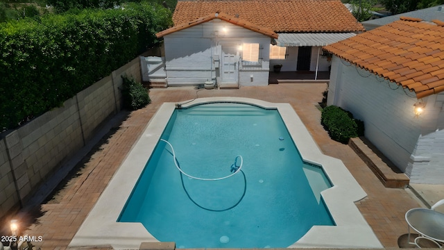 541 W Vernon Ave, Phoenix, AZ 85003 - view of swimming pool featuring a patio and a fenced backyard