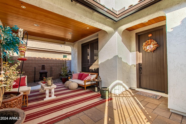 property entrance featuring an outdoor hangout area