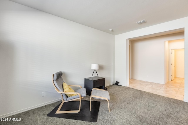 sitting room with carpet floors