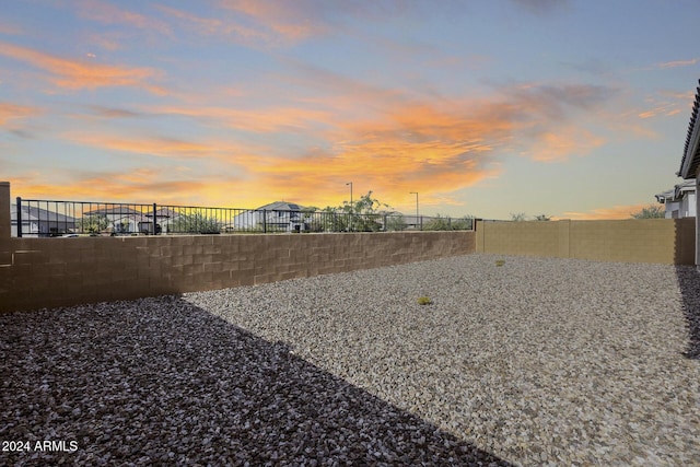 view of yard at dusk