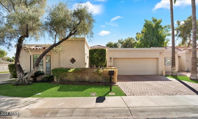 view of front of home featuring a front yard and a garage