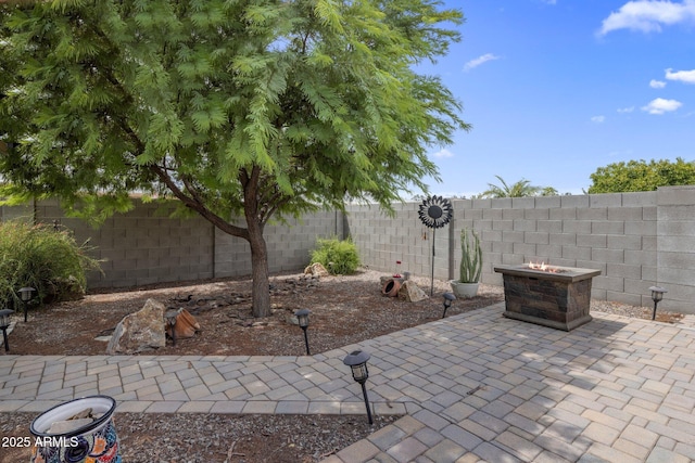 view of patio featuring a fire pit and a fenced backyard