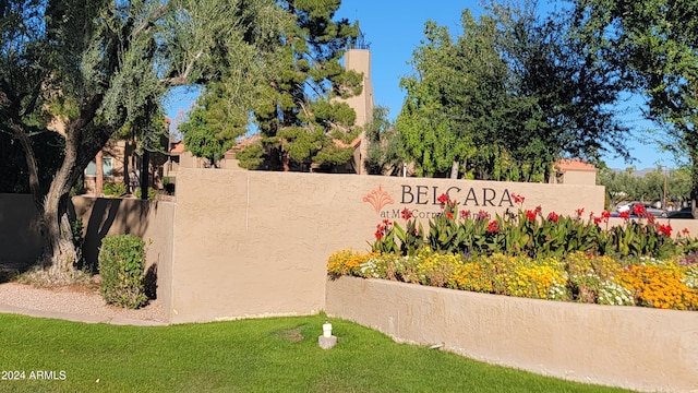 view of community / neighborhood sign