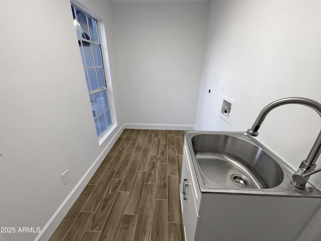 laundry room featuring hookup for a washing machine, laundry area, a sink, baseboards, and wood tiled floor